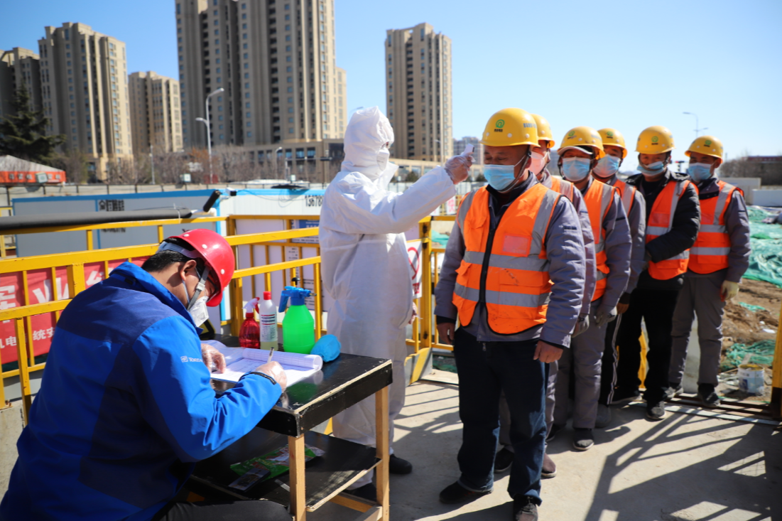 疫情防控不誤工，強大合力拼出“加速度”